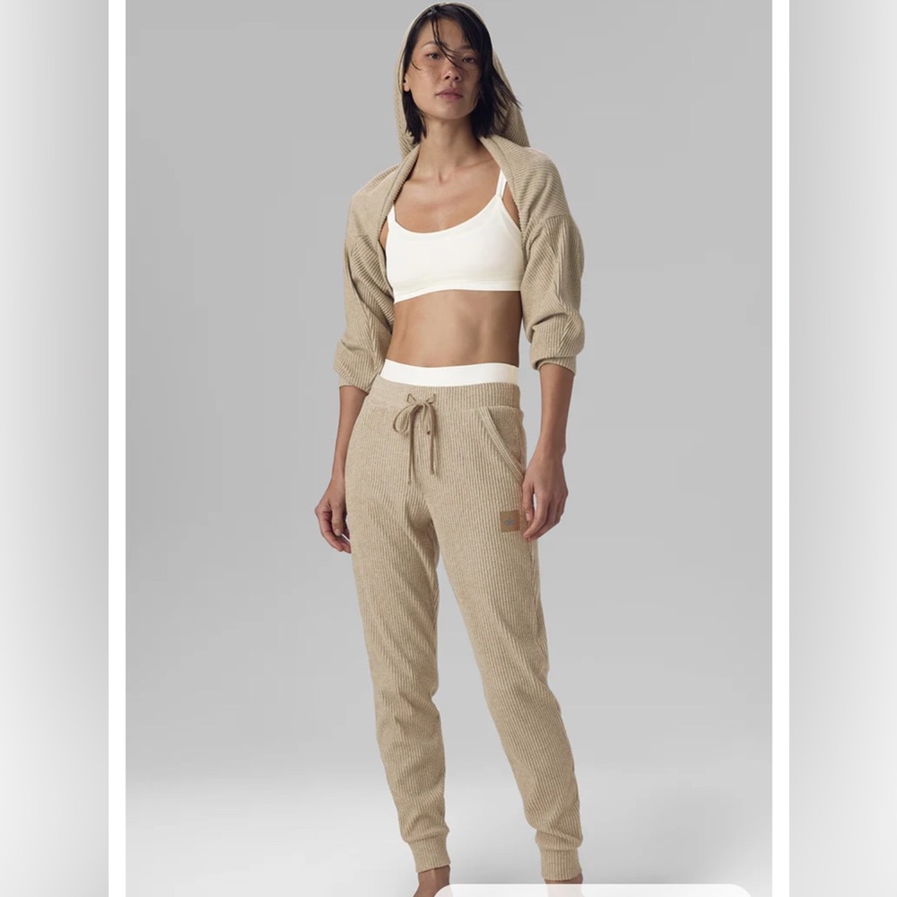 Alo Muse Sweatpant Jogger in Gravel Heather